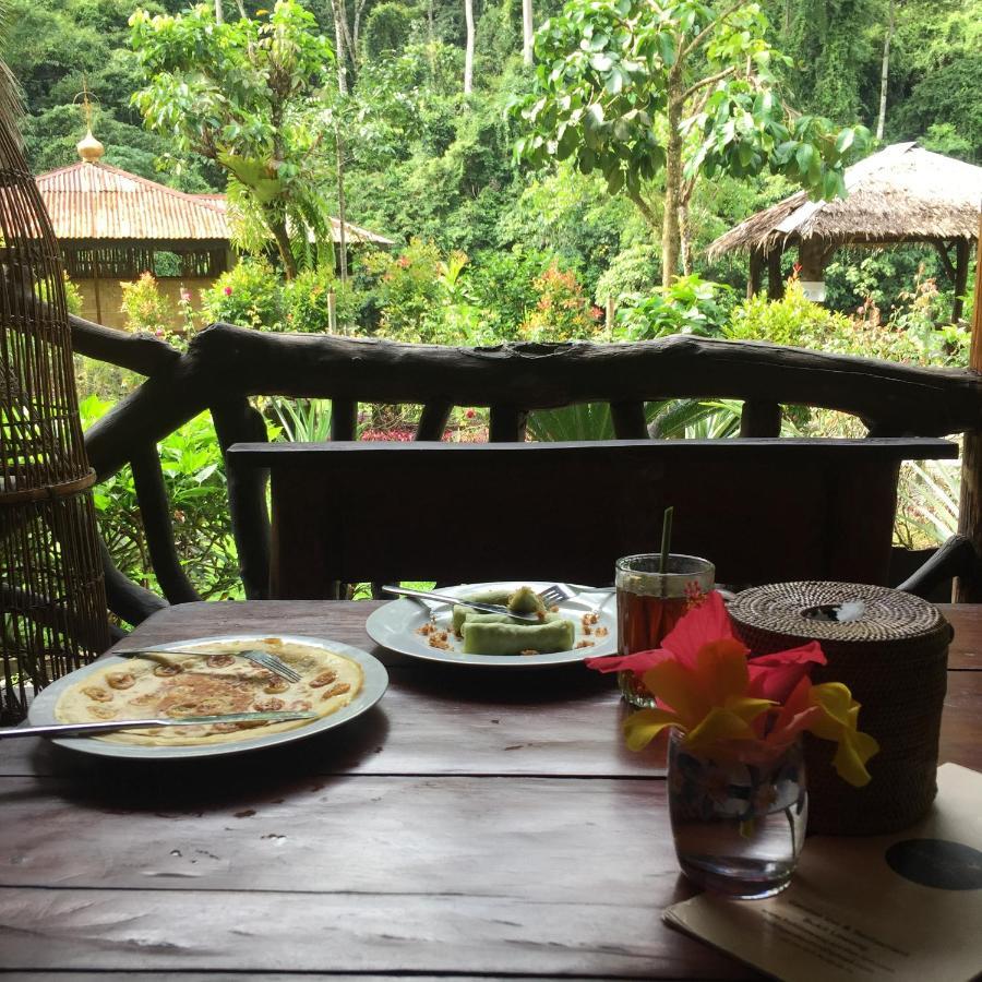 Garden Lodge *